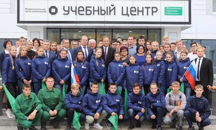 Игорь Комаров посетил УАЗ и Ульяновский межрегиональный центр компетенций